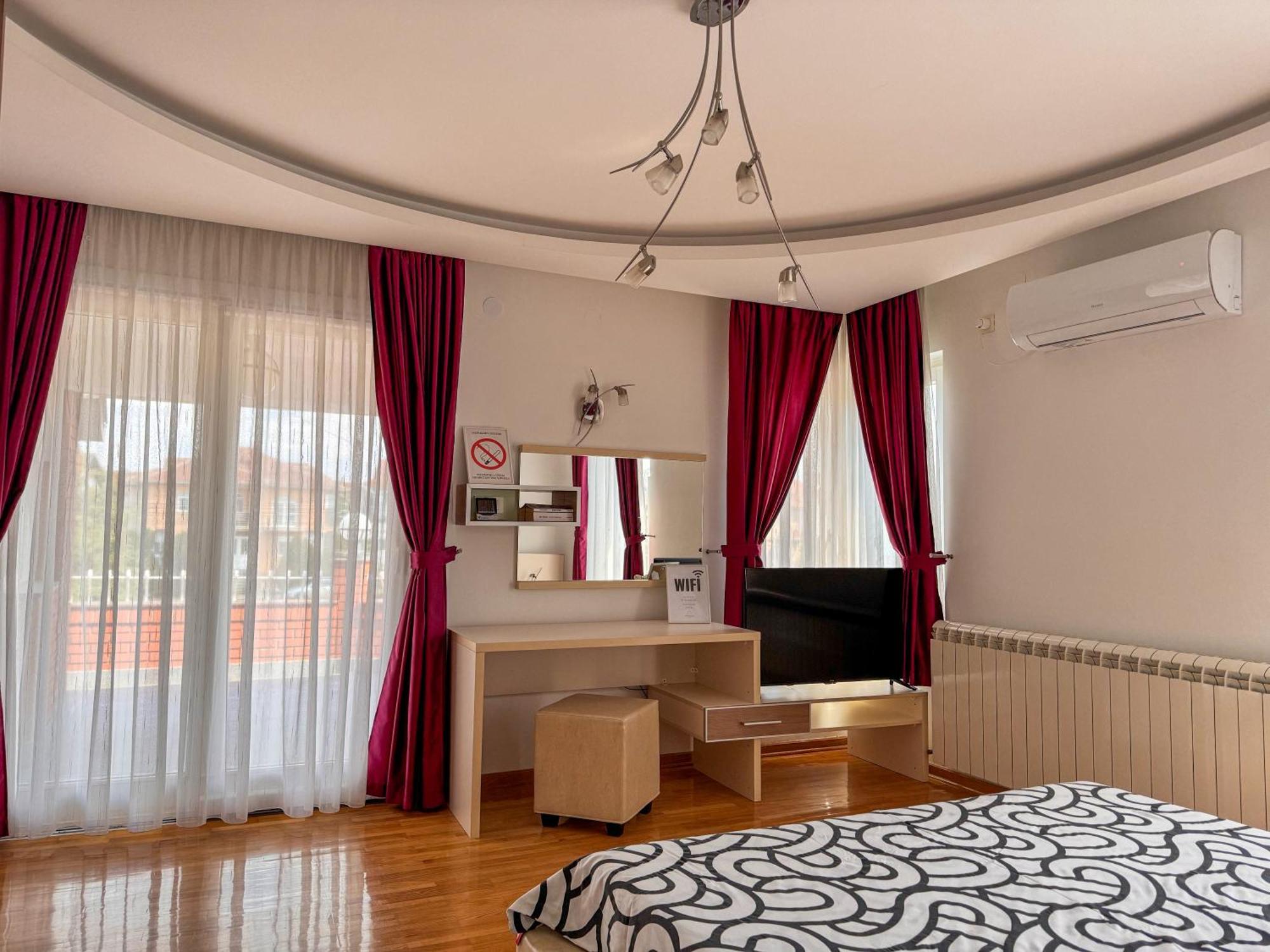 Lux Villa Mitimago Nisz Zewnętrze zdjęcie